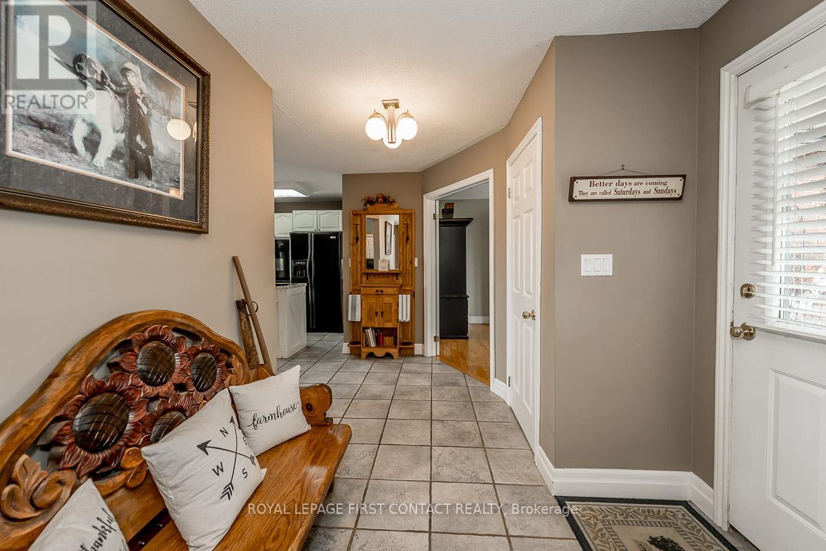 4689 20th Side Road, Essa, Ontario  L0L 2N0 - Photo 5 - N12417852