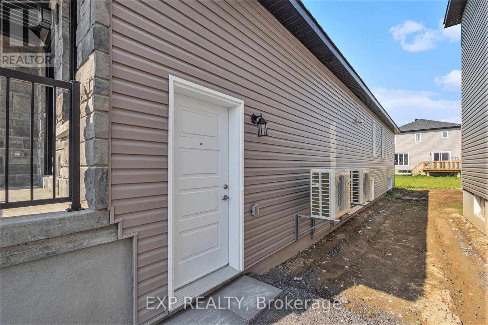 A - 1214 Montblanc Crescent, Russell, Ontario  K0A 1W0 - Photo 2 - X12419388