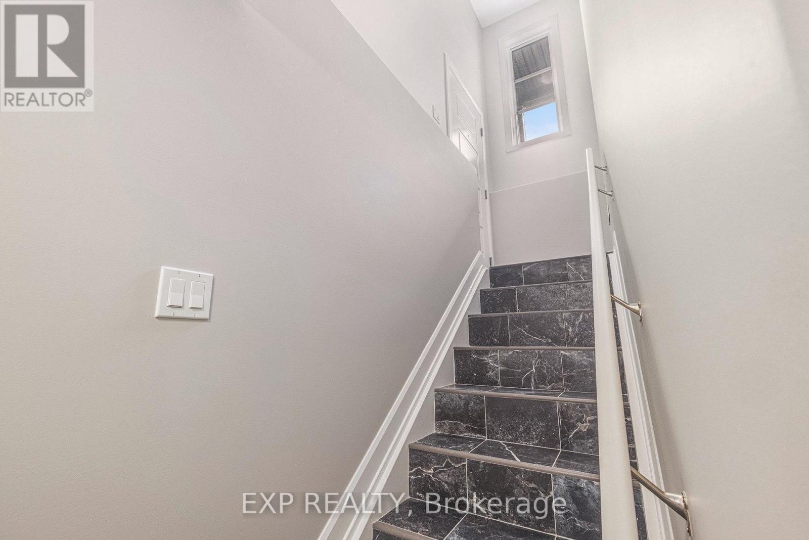 A - 1214 Montblanc Crescent, Russell, Ontario  K0A 1W0 - Photo 3 - X12419388