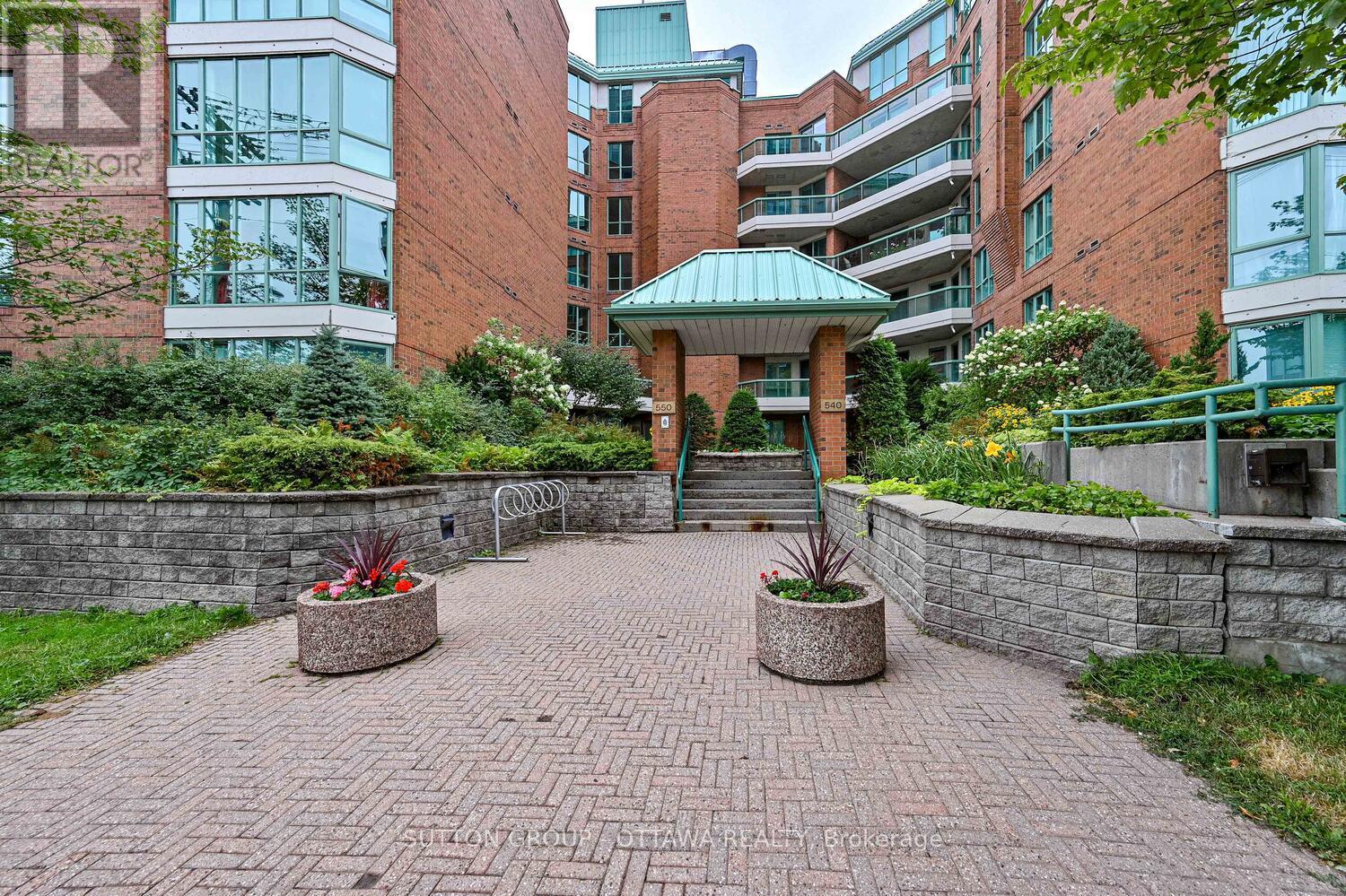 202 - 550 Cambridge Street S, Ottawa, Ontario  K1S 5N3 - Photo 2 - X12419400