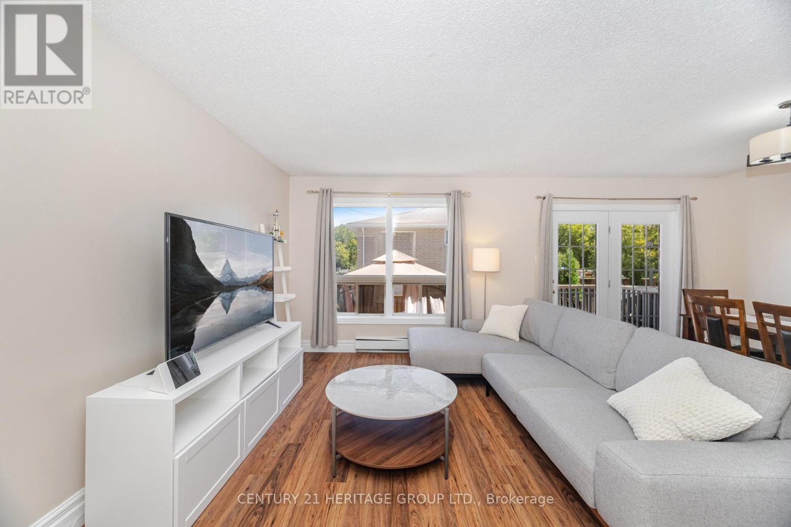 72 Osborn Street, Essa, Ontario  L0M 1B0 - Photo 5 - N12419272