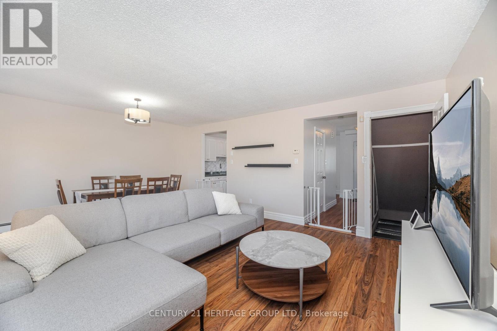 72 Osborn Street, Essa, Ontario  L0M 1B0 - Photo 6 - N12419272