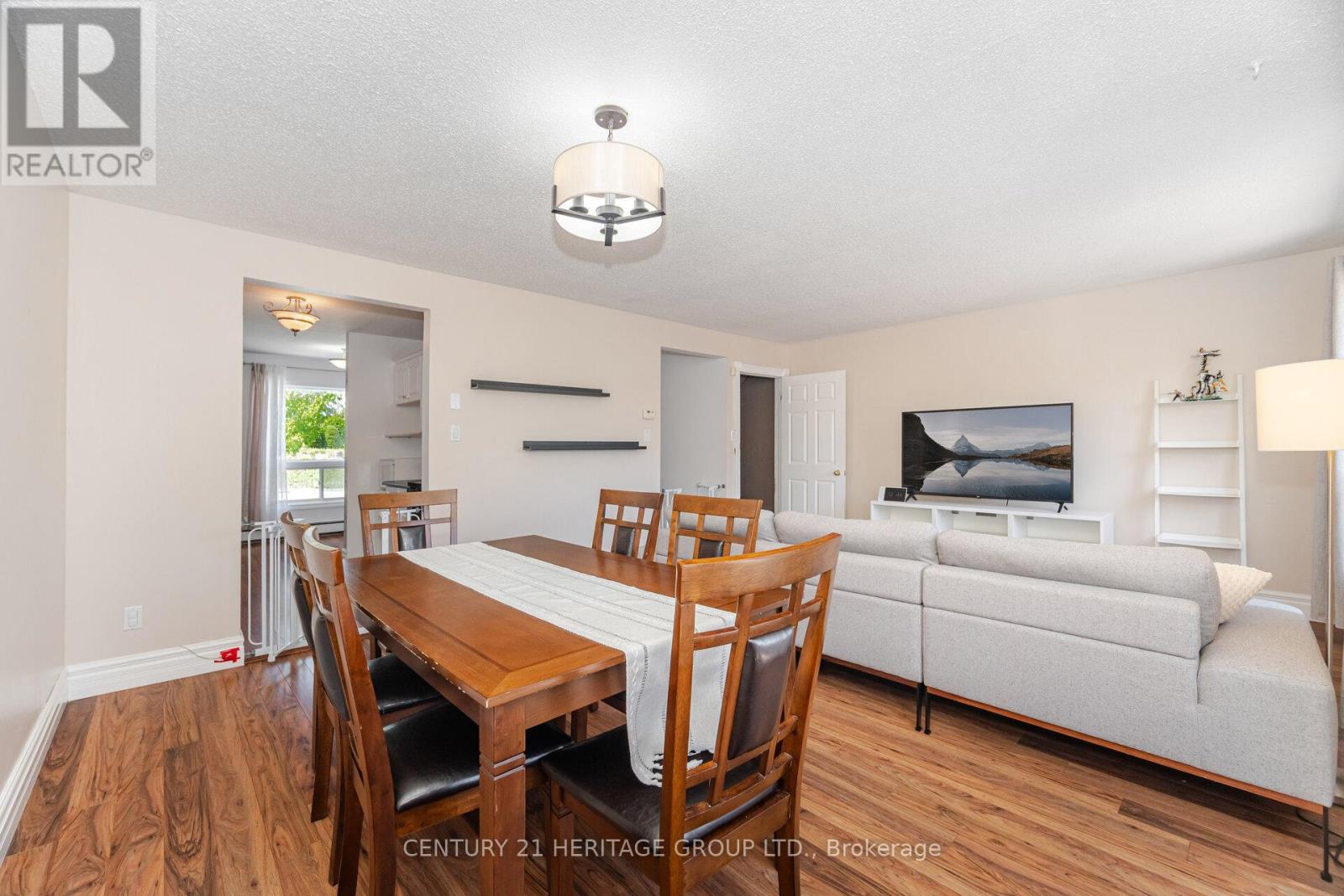 72 Osborn Street, Essa, Ontario  L0M 1B0 - Photo 7 - N12419272