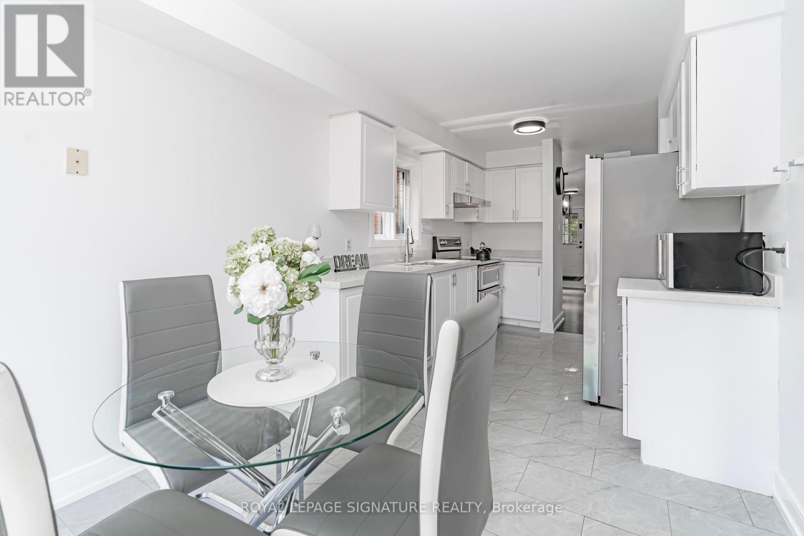 217 Sophia Road, Markham, Ontario  L3S 4C5 - Photo 12 - N12419317