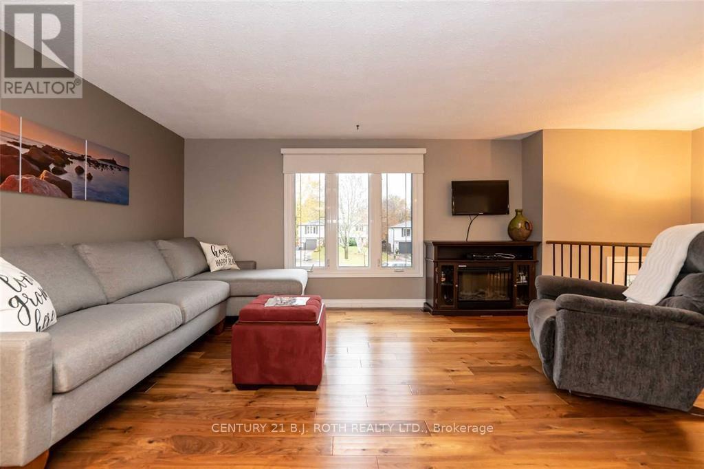 20 Chippawa Court, Barrie (North Shore), Ontario  L4M 5N8 - Photo 12 - S12419327