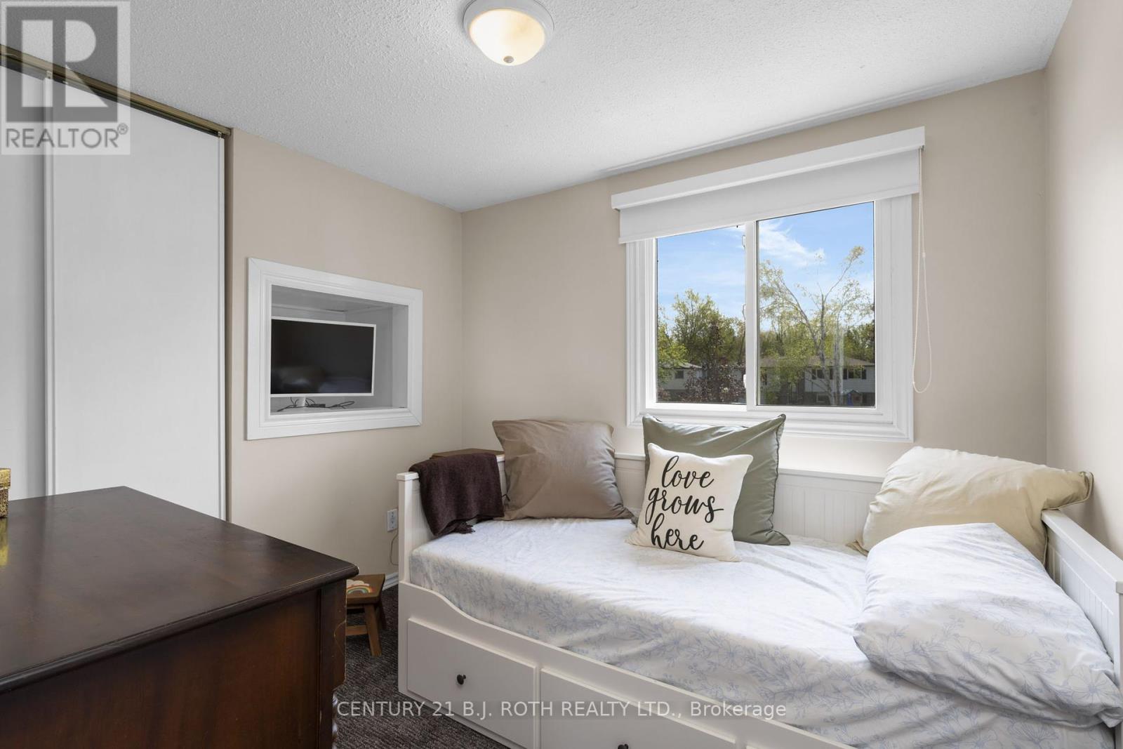 20 Chippawa Court, Barrie (North Shore), Ontario  L4M 5N8 - Photo 17 - S12419327