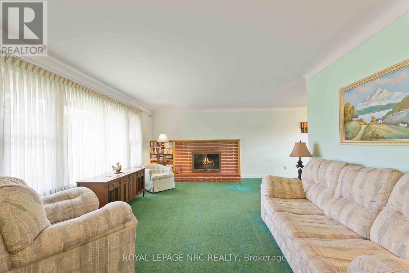 4 Oakmount Road, Welland, Ontario  L3C 4X8 - Photo 12 - X12419390