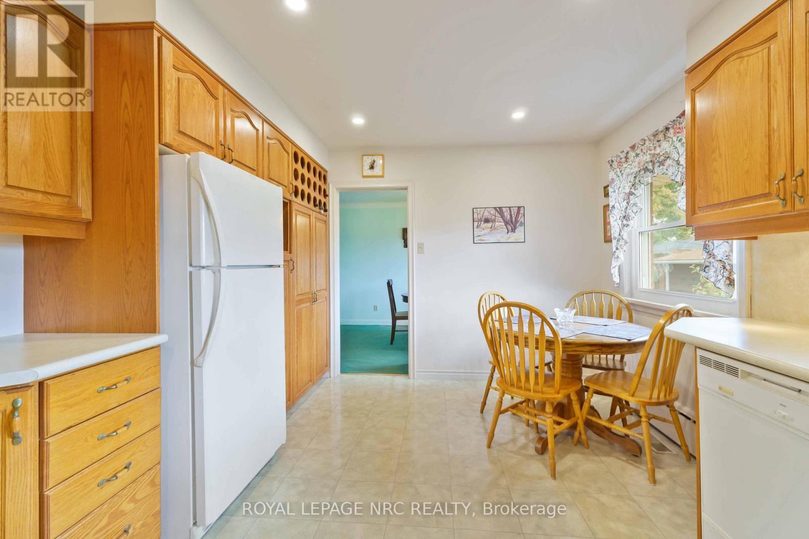 4 Oakmount Road, Welland, Ontario  L3C 4X8 - Photo 14 - X12419390