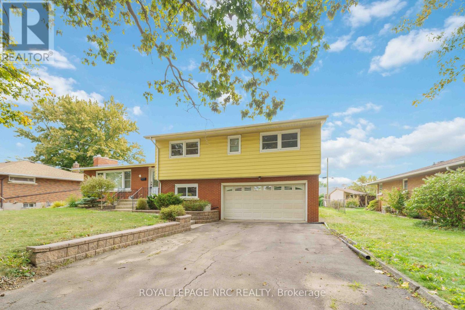 4 Oakmount Road, Welland, Ontario  L3C 4X8 - Photo 3 - X12419390