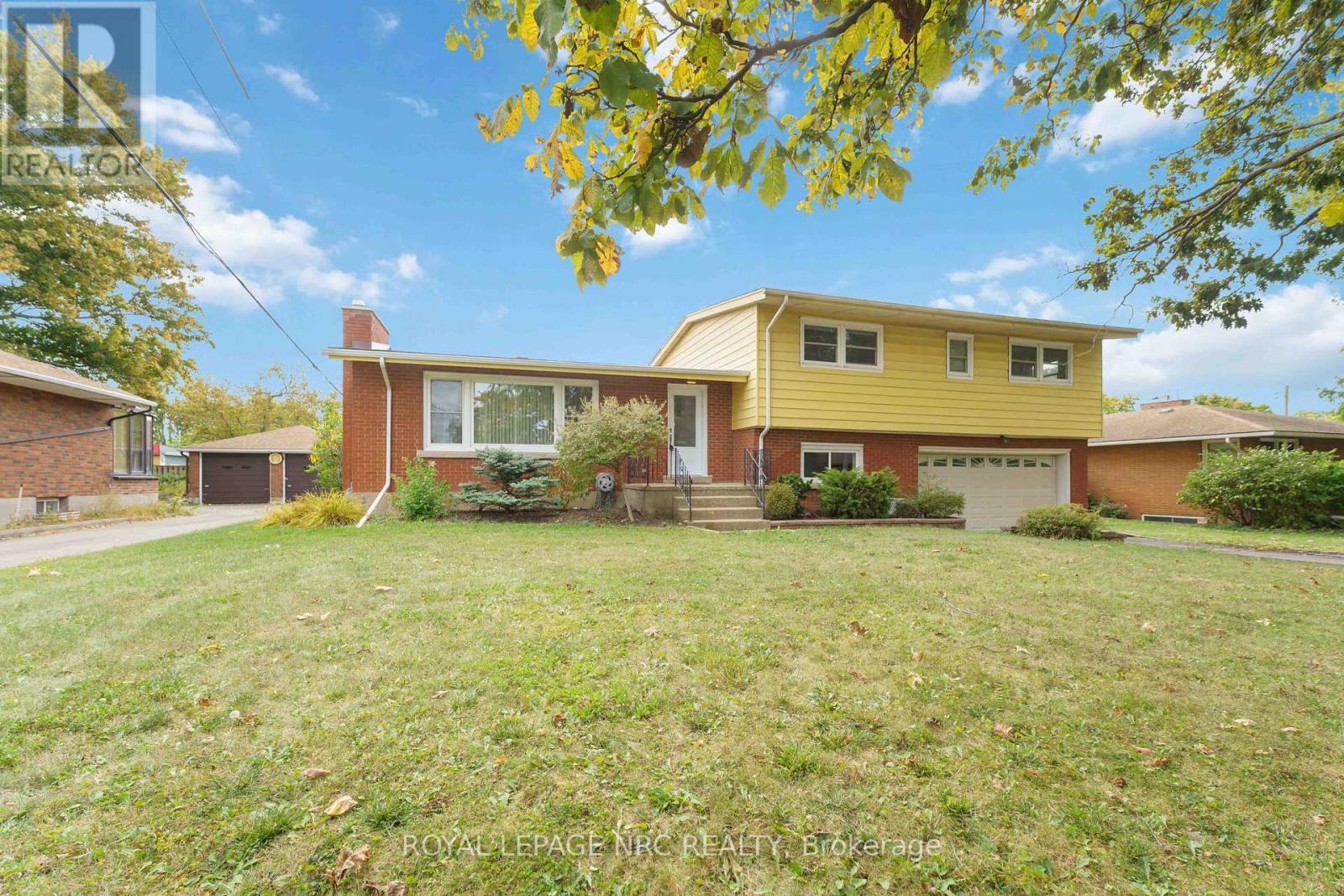 4 Oakmount Road, Welland, Ontario  L3C 4X8 - Photo 4 - X12419390