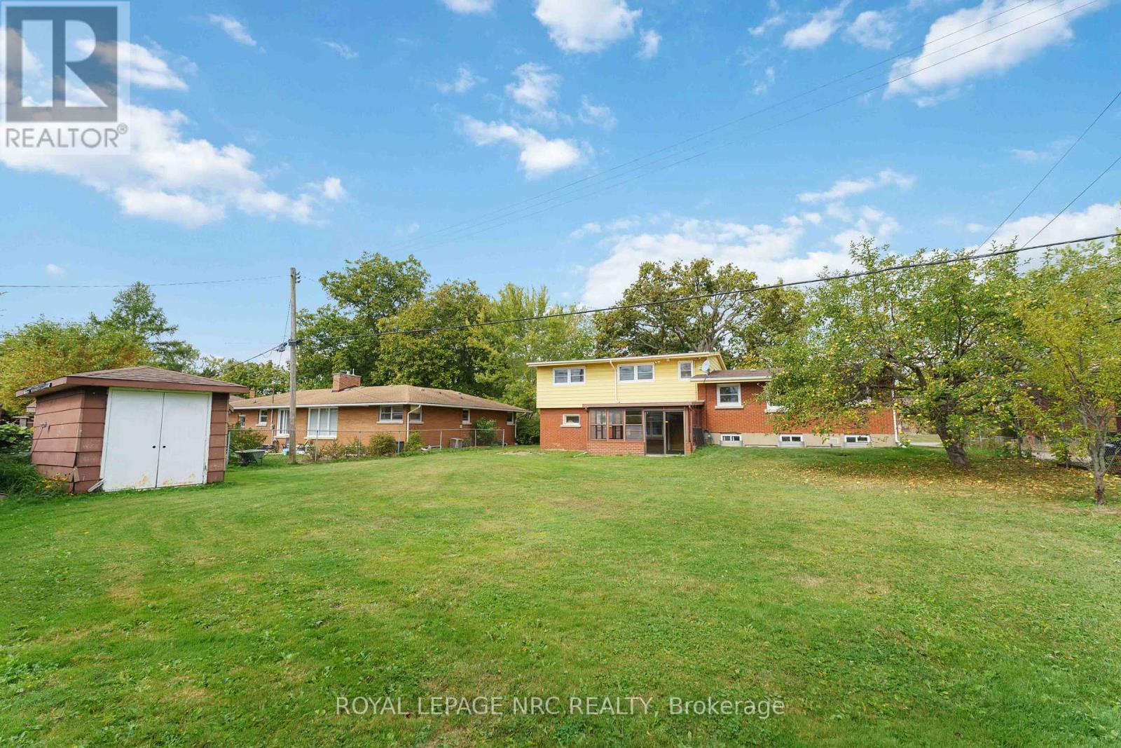 4 Oakmount Road, Welland, Ontario  L3C 4X8 - Photo 5 - X12419390