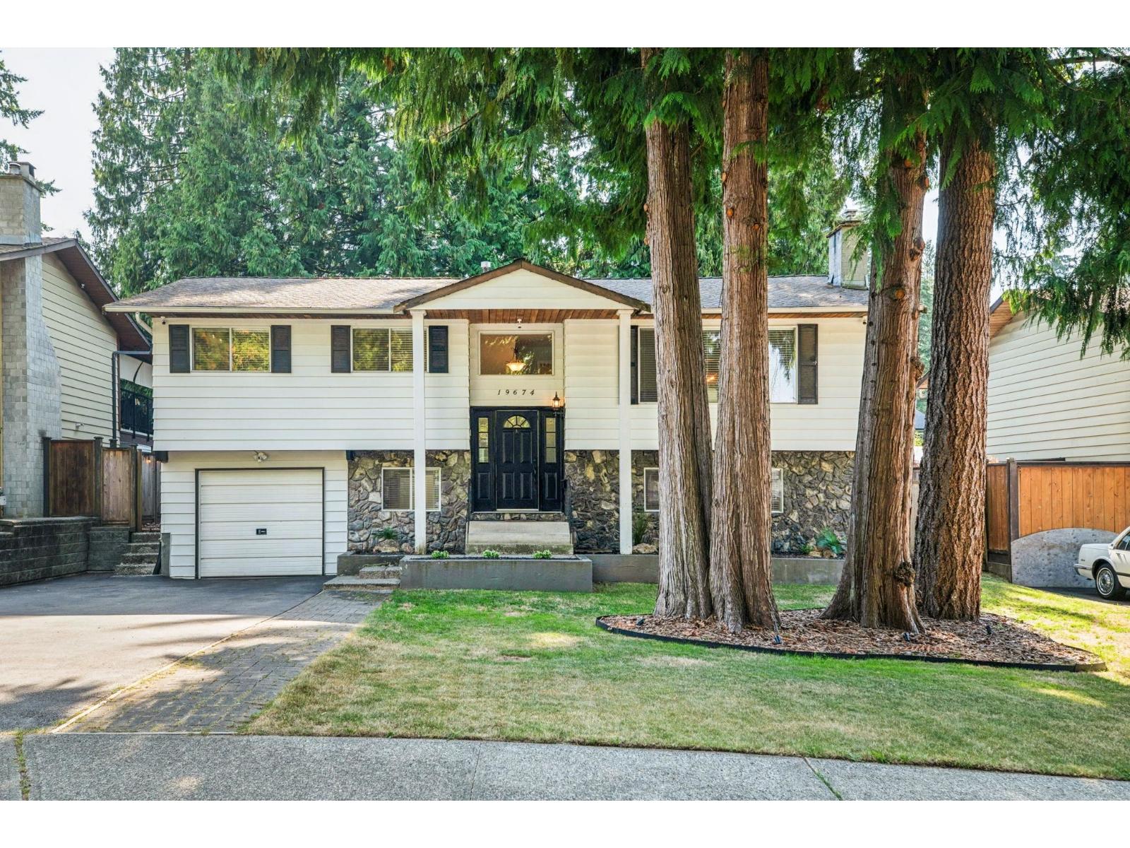 19674 47 Avenue, Langley, British Columbia  V3A 5G8 - Photo 1 - R3050149