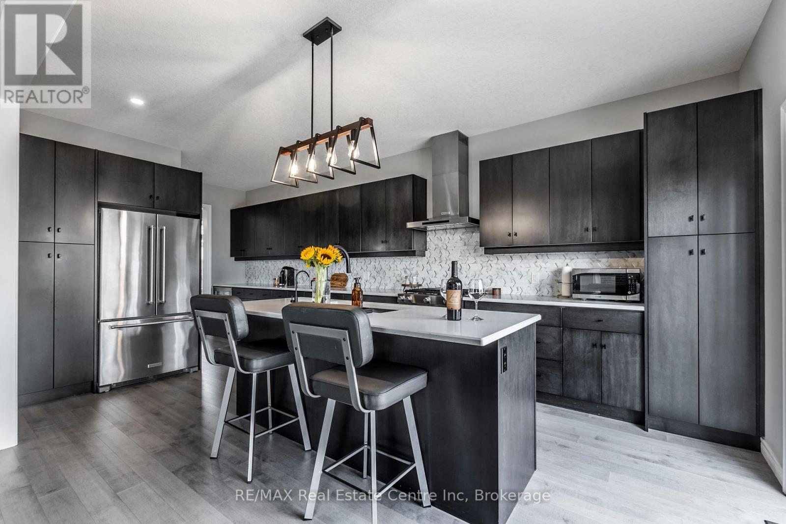 49 Keating Street, Guelph, Ontario  N1E 0S2 - Photo 6 - X12419395