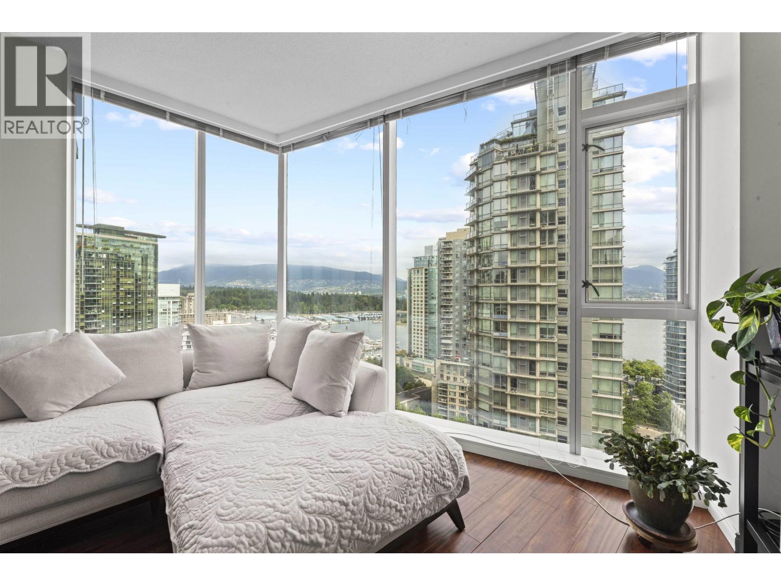 1705 1211 MELVILLE STREET, Vancouver, British Columbia