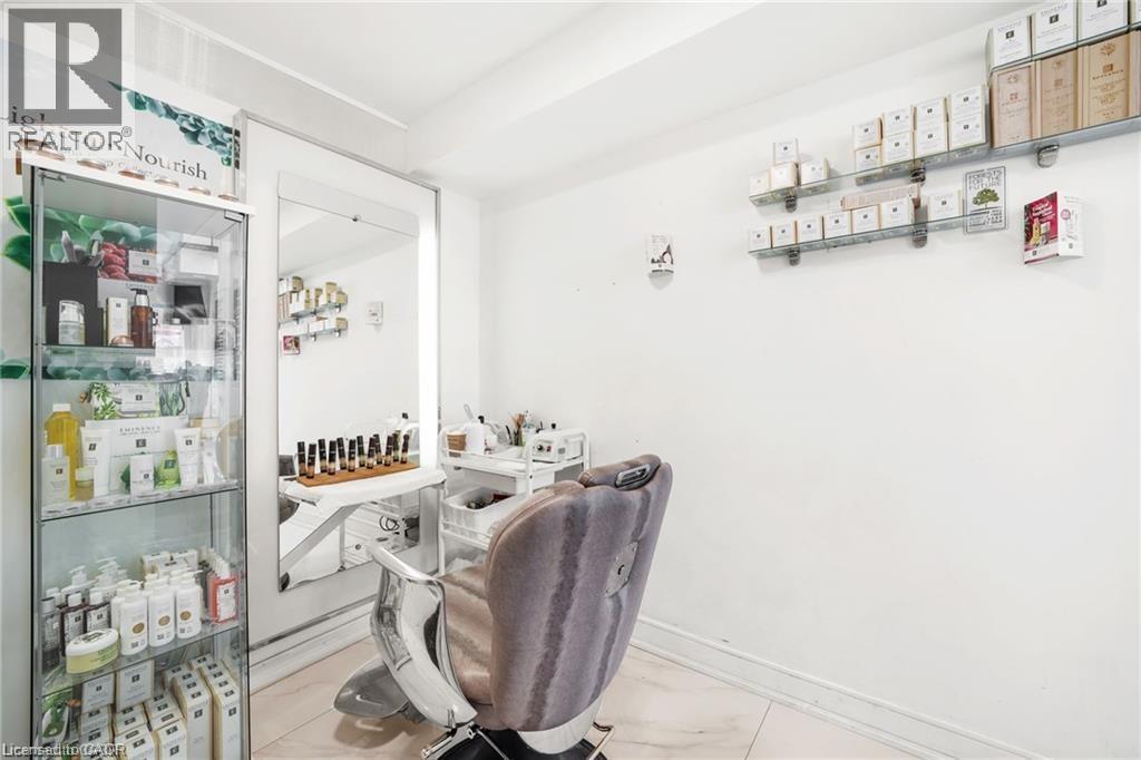 559 Lakeshore Road E, Mississauga, Ontario  L5G 0A8 - Photo 10 - 40772418