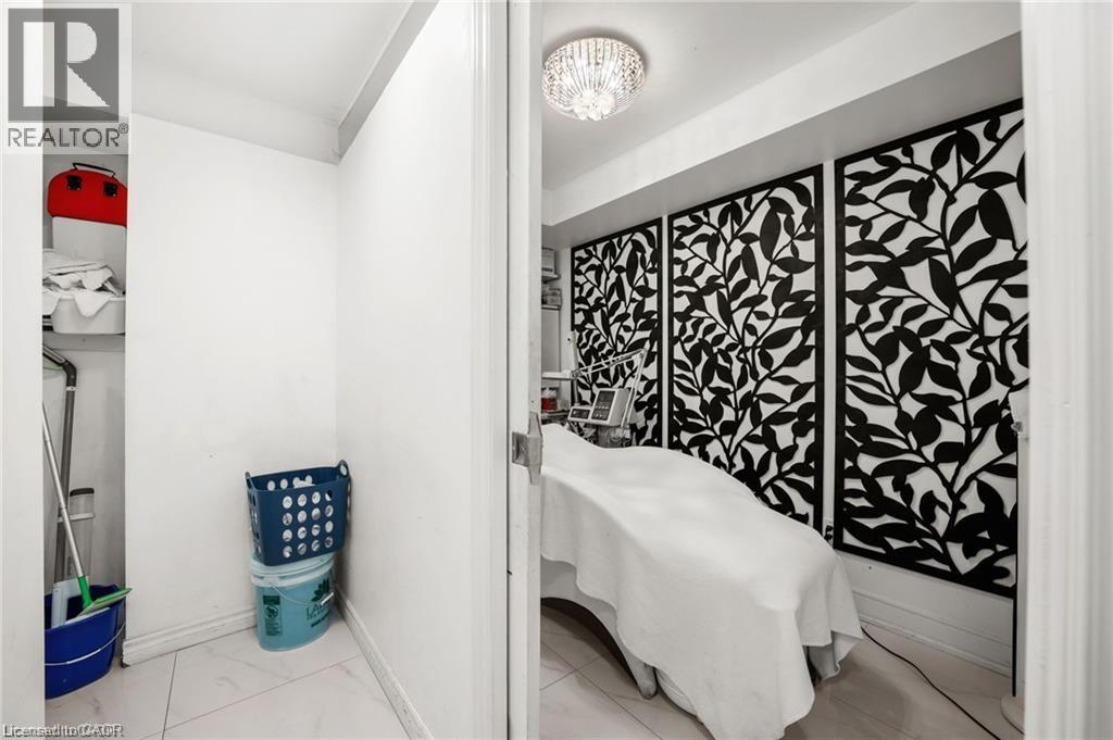 559 Lakeshore Road E, Mississauga, Ontario  L5G 0A8 - Photo 13 - 40772418