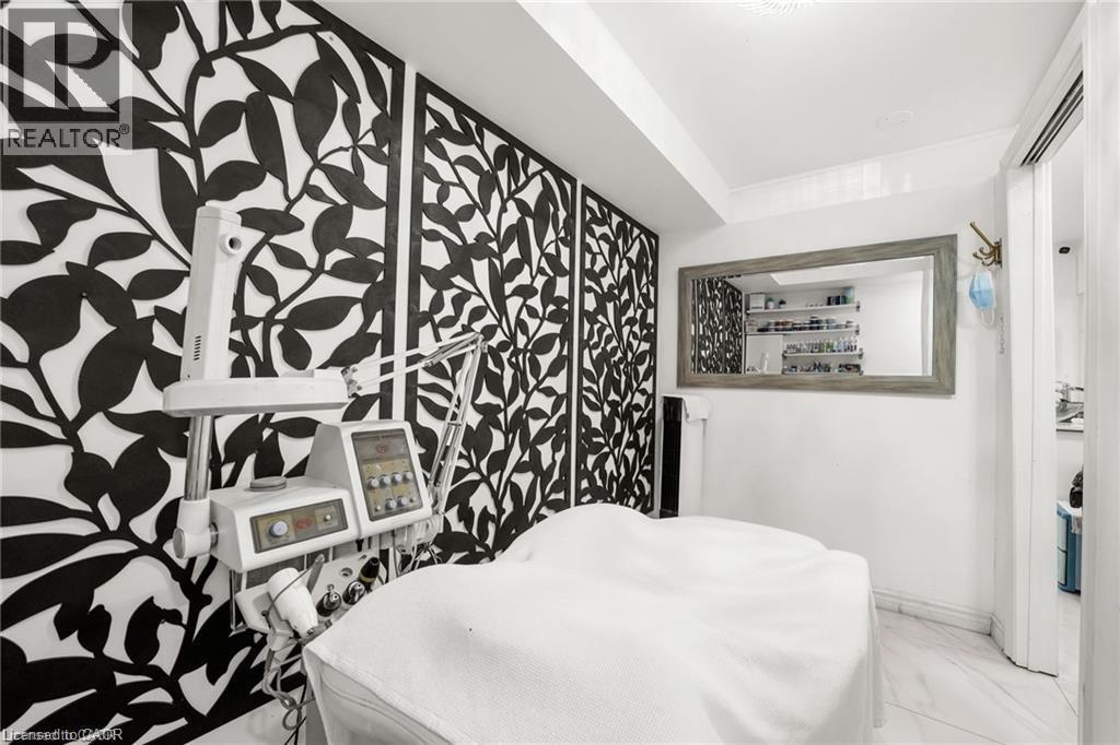 559 Lakeshore Road E, Mississauga, Ontario  L5G 0A8 - Photo 16 - 40772418