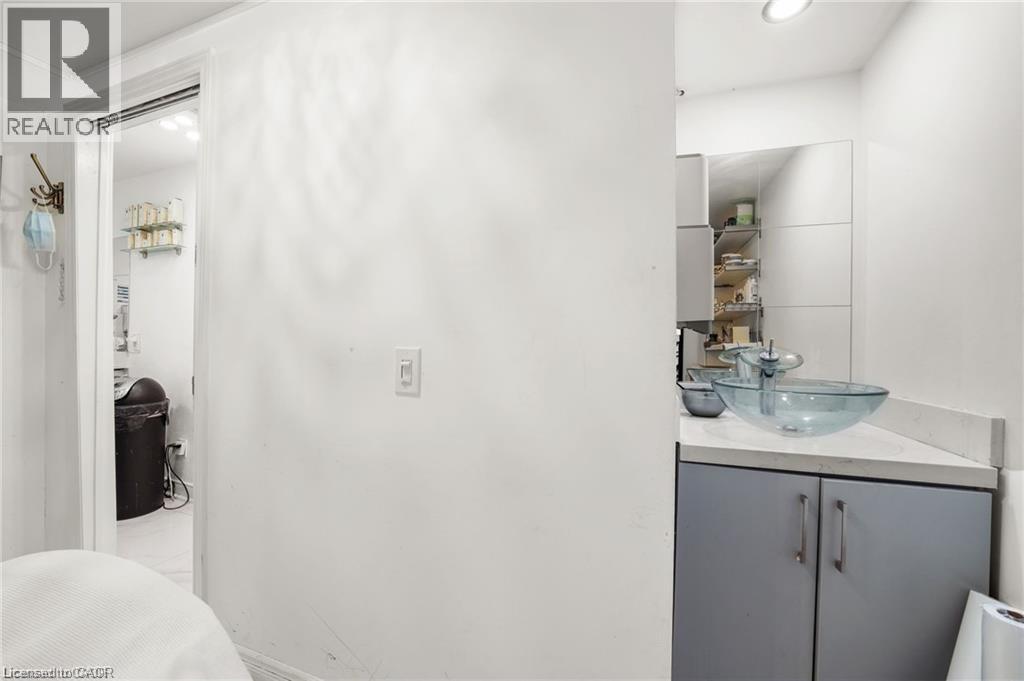 559 Lakeshore Road E, Mississauga, Ontario  L5G 0A8 - Photo 17 - 40772418