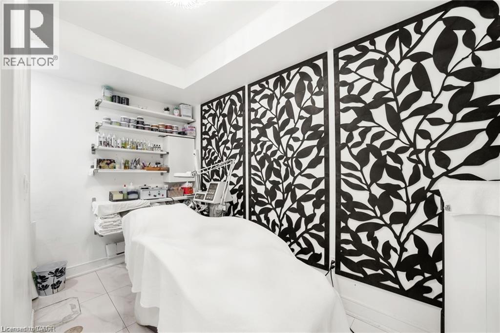 559 Lakeshore Road E, Mississauga, Ontario  L5G 0A8 - Photo 14 - 40772418