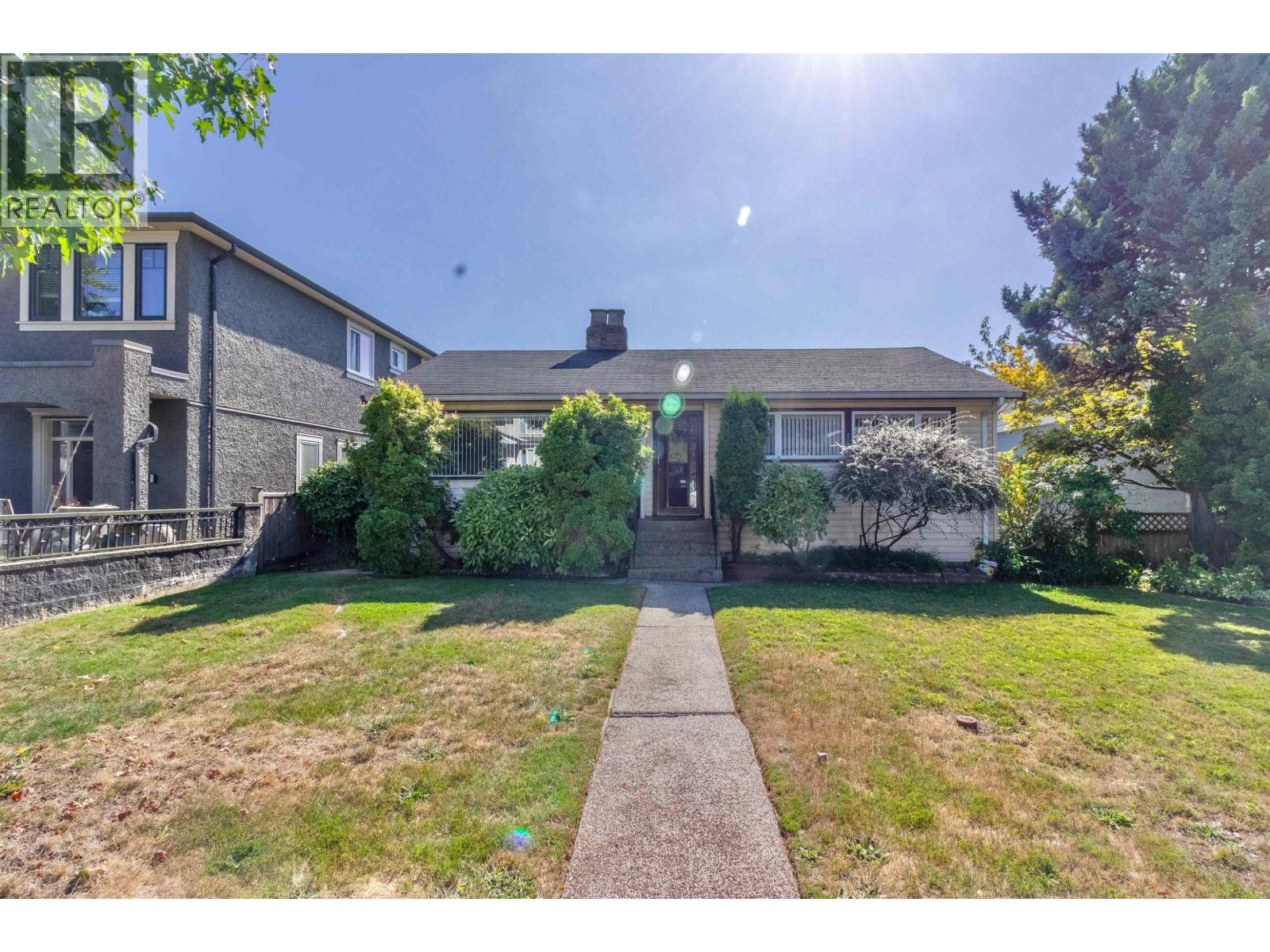 4342 PARKER STREET, Burnaby, British Columbia