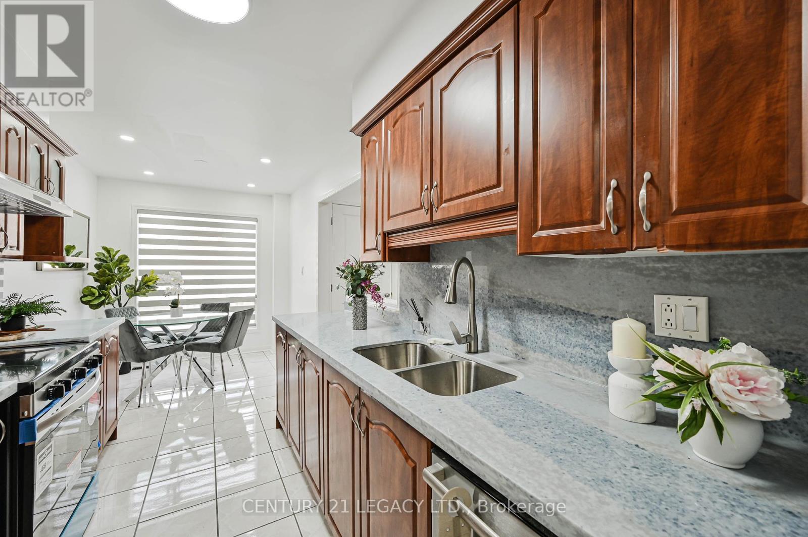 15 Dusty Star Road, Brampton (Sandringham-Wellington), Ontario  L6R 1Y5 - Photo 22 - W12419292