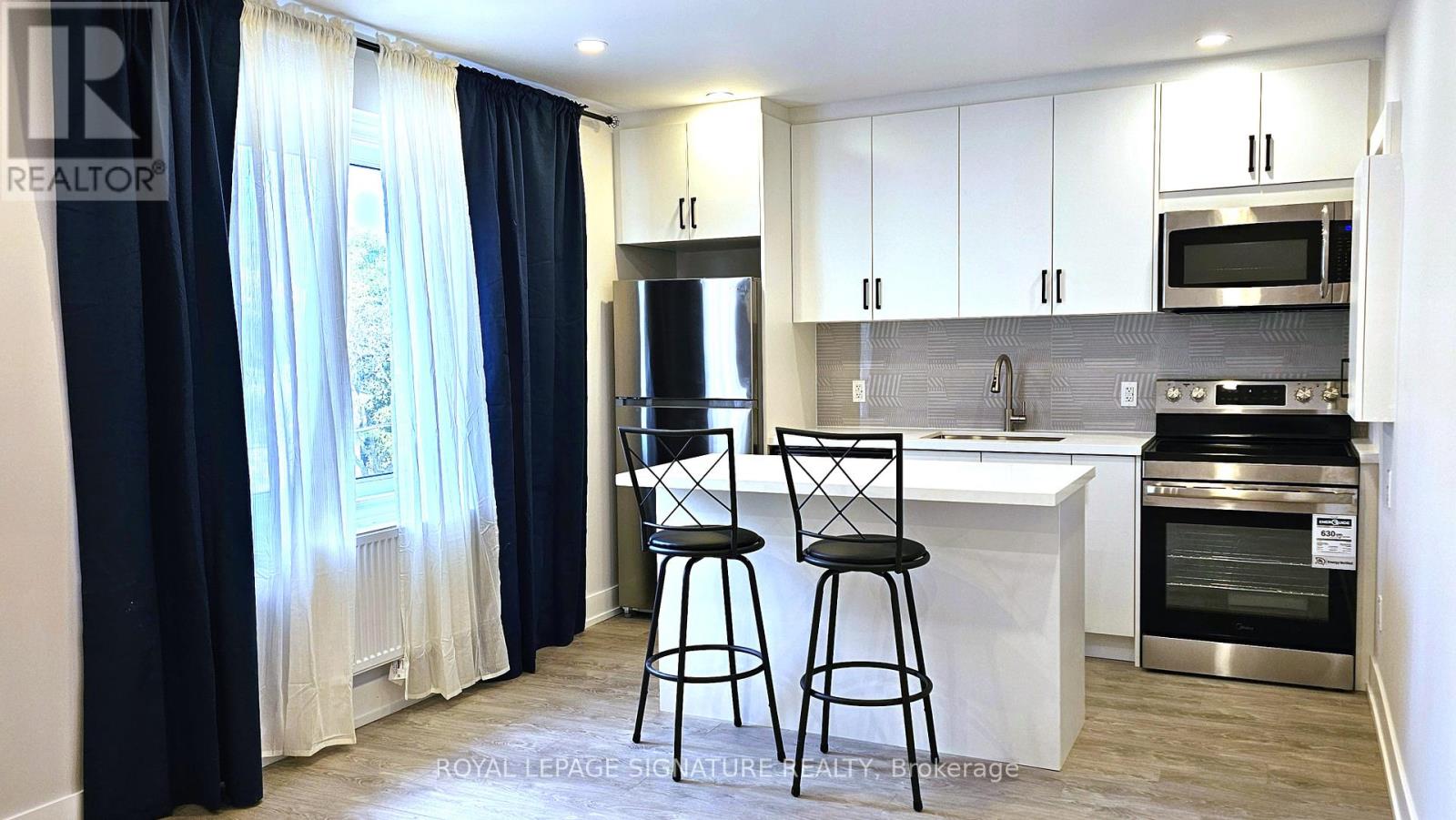 28 LEDUC DRIVE, Toronto, Ontario