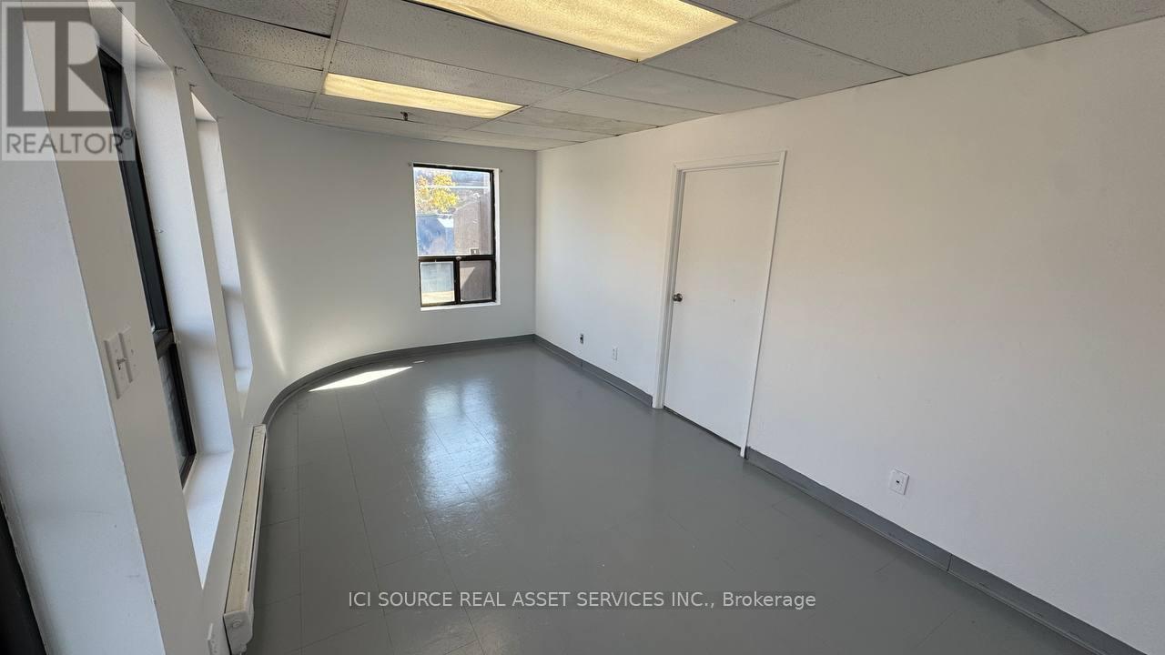 18 - 18 B Strathearn Avenue, Brampton, Ontario  L6T 4Y2 - Photo 10 - W12419325