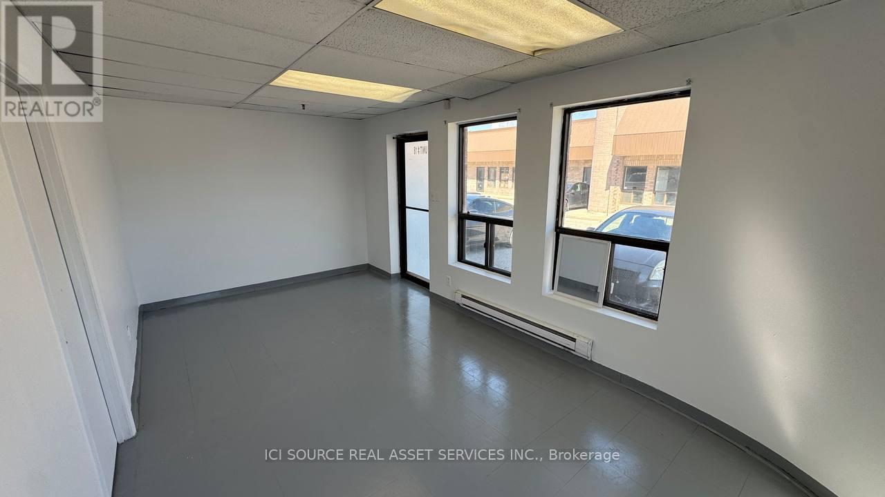 18 - 18 B Strathearn Avenue, Brampton, Ontario  L6T 4Y2 - Photo 4 - W12419325