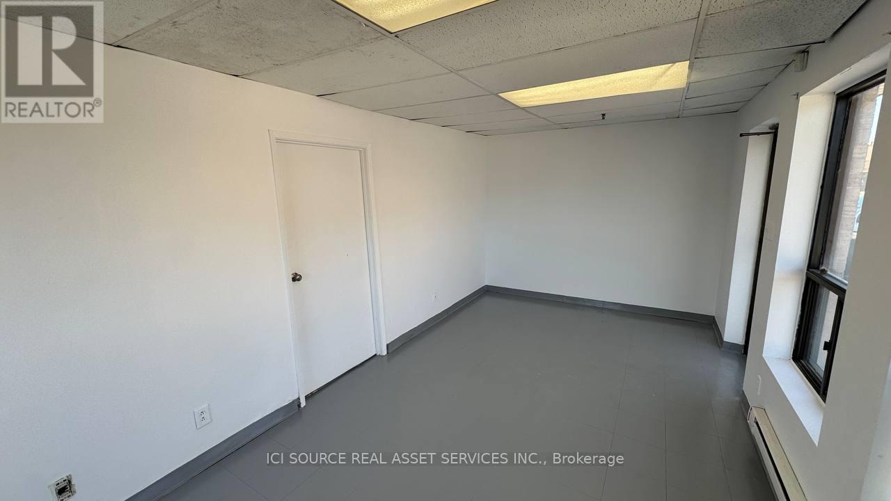 18 - 18 B Strathearn Avenue, Brampton, Ontario  L6T 4Y2 - Photo 5 - W12419325