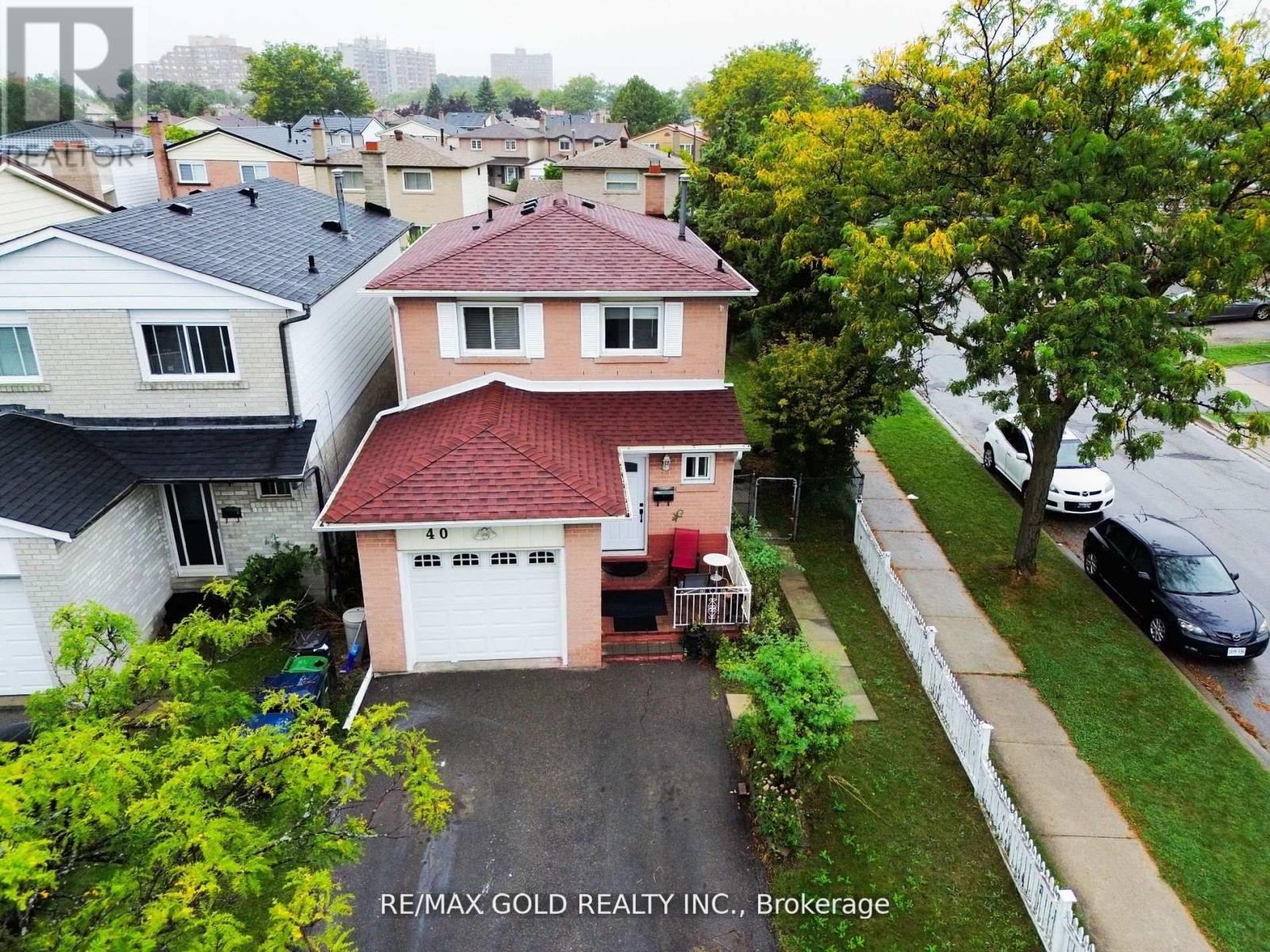 40 Glen Hollow Avenue, Toronto, Ontario  M9W 6C6 - Photo 2 - W12419347