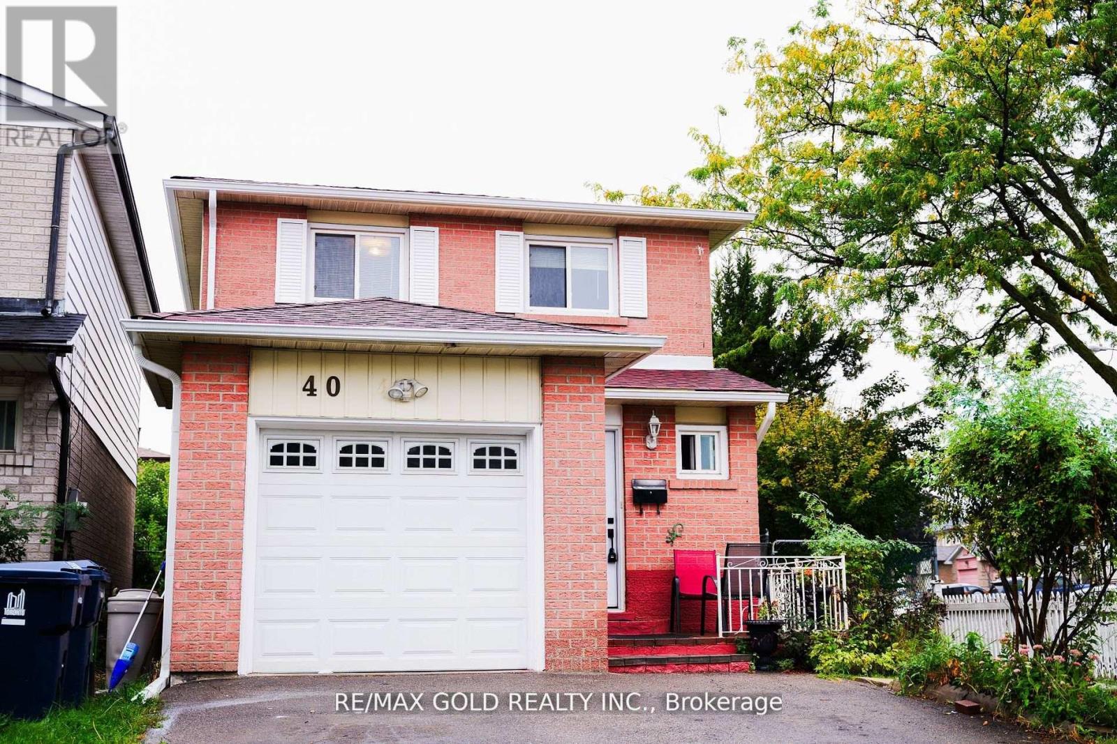 40 Glen Hollow Avenue, Toronto, Ontario  M9W 6C6 - Photo 3 - W12419347