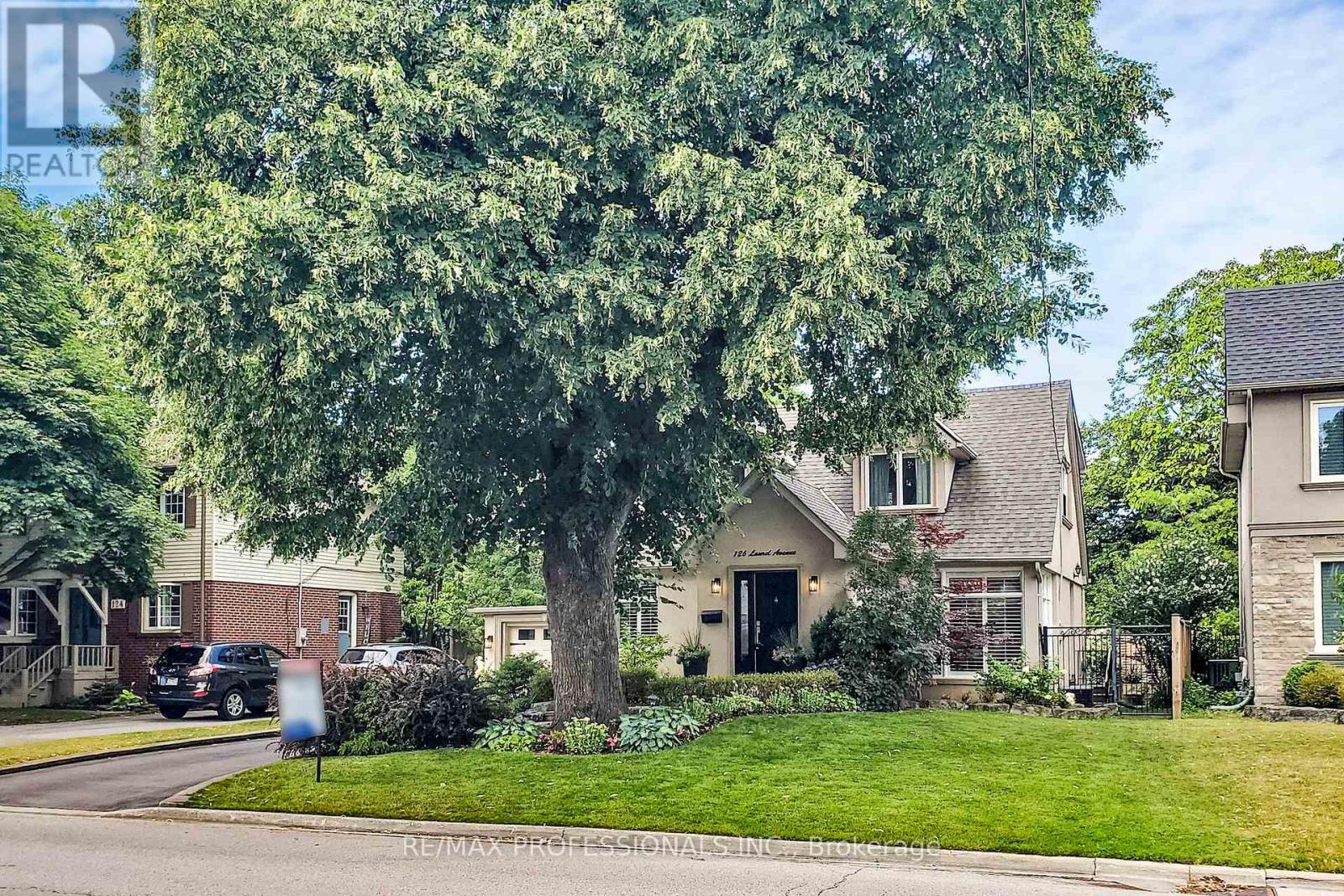 126 LAUREL AVENUE, Toronto, Ontario