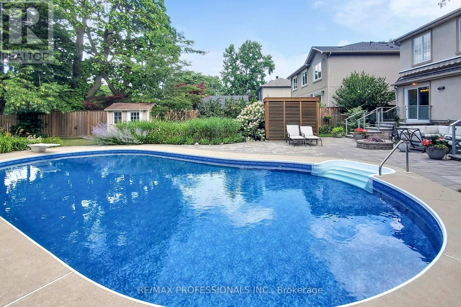 126 Laurel Avenue, Toronto, Ontario  M9B 4T6 - Photo 2 - W12419354