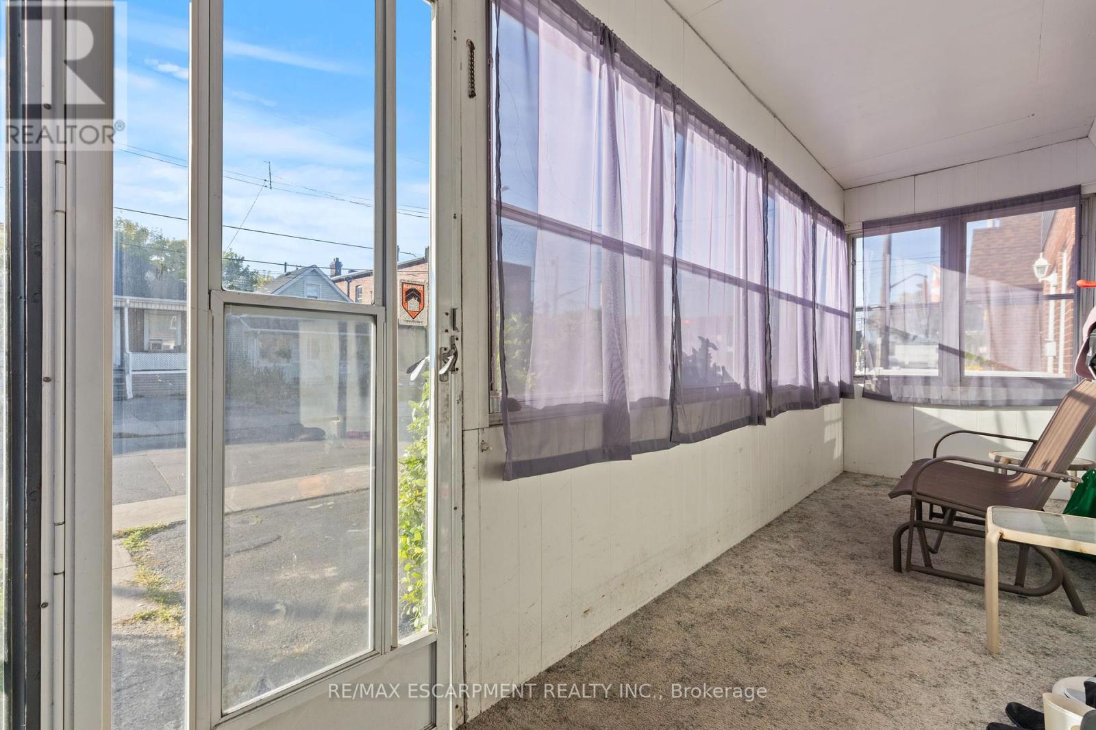 30 Frederick Avenue, Hamilton, Ontario  L8H 4K3 - Photo 4 - X12419235