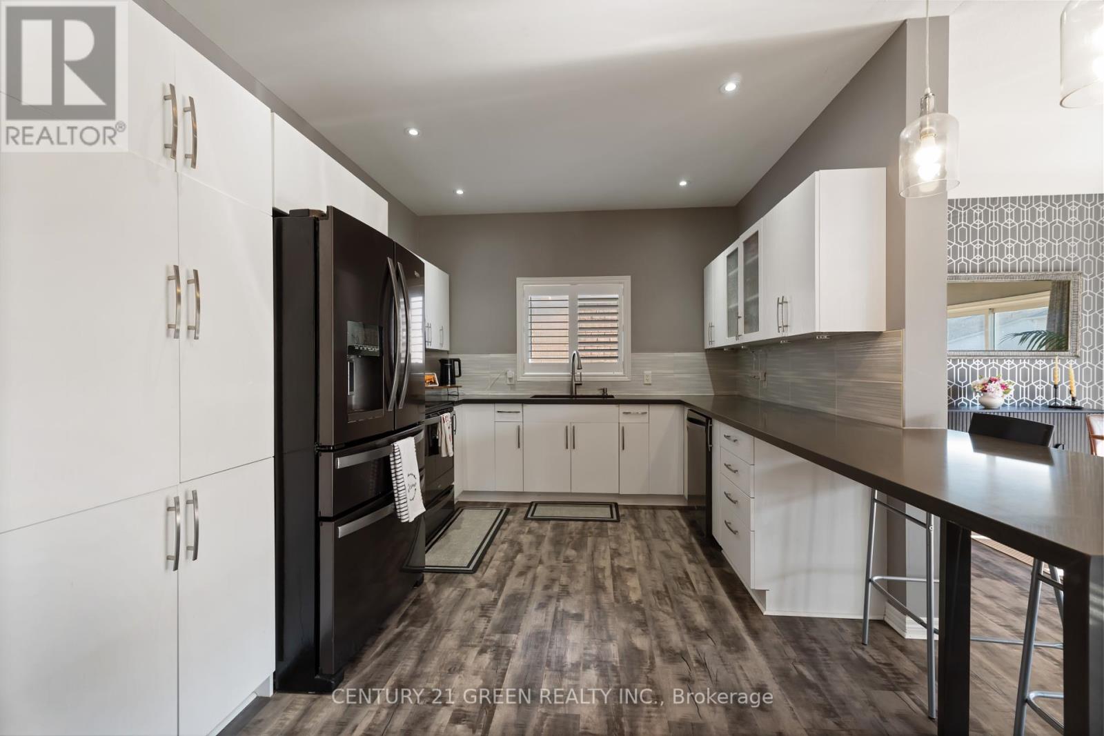 39 Honey Locust Circle, Thorold, Ontario  L2V 5E3 - Photo 12 - X12419253