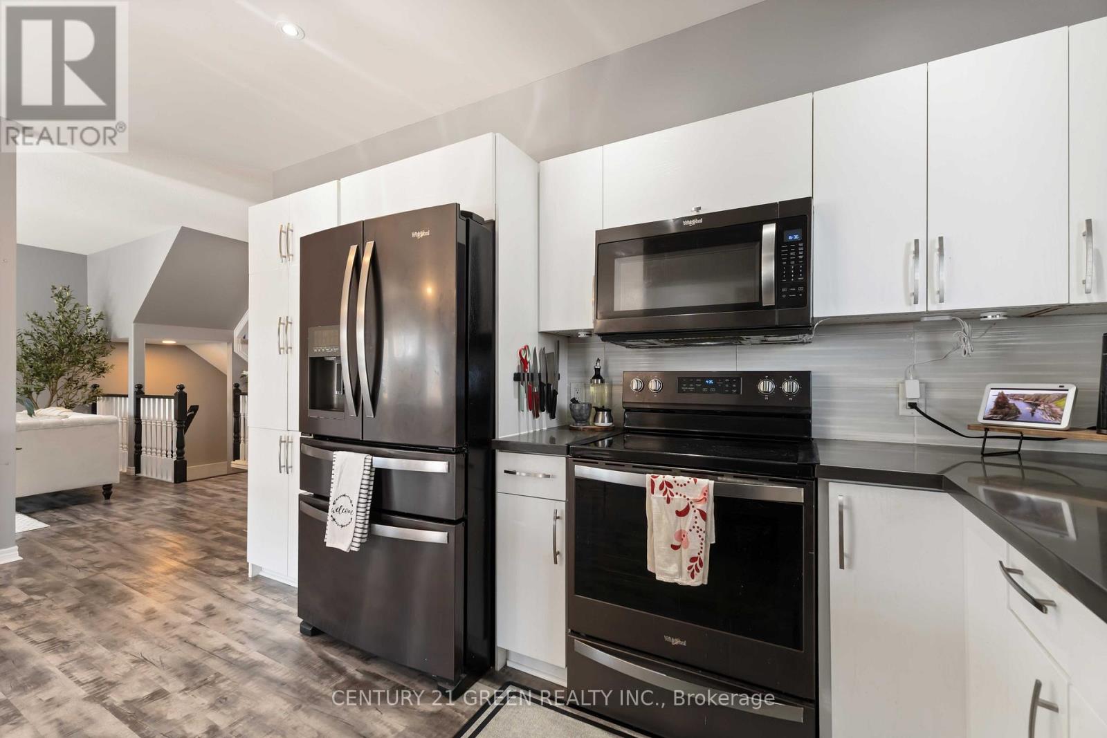 39 Honey Locust Circle, Thorold, Ontario  L2V 5E3 - Photo 13 - X12419253