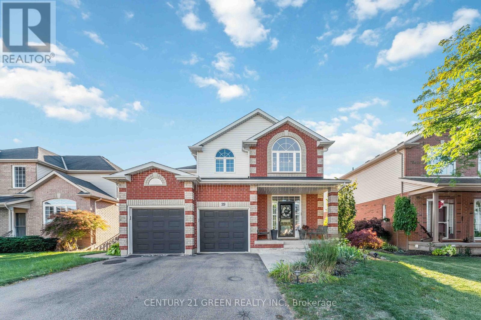 39 Honey Locust Circle, Thorold, Ontario  L2V 5E3 - Photo 2 - X12419253