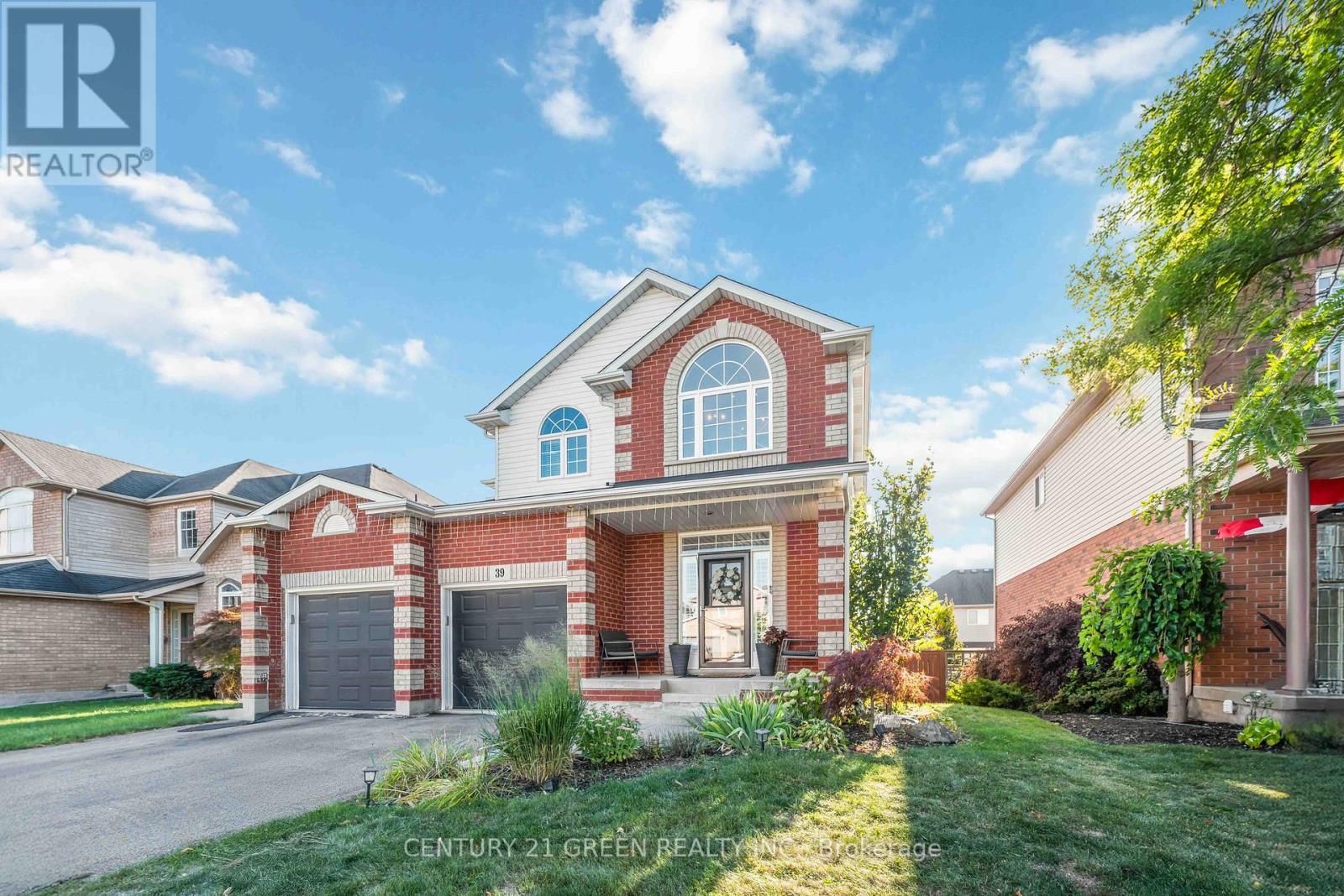 39 Honey Locust Circle, Thorold, Ontario  L2V 5E3 - Photo 3 - X12419253
