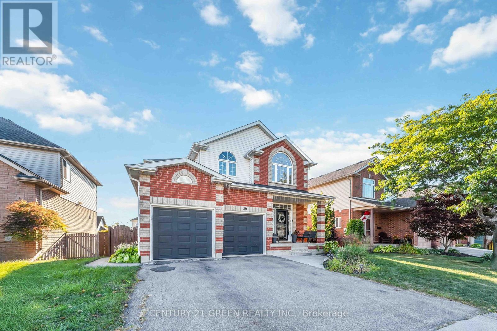39 Honey Locust Circle, Thorold, Ontario  L2V 5E3 - Photo 4 - X12419253