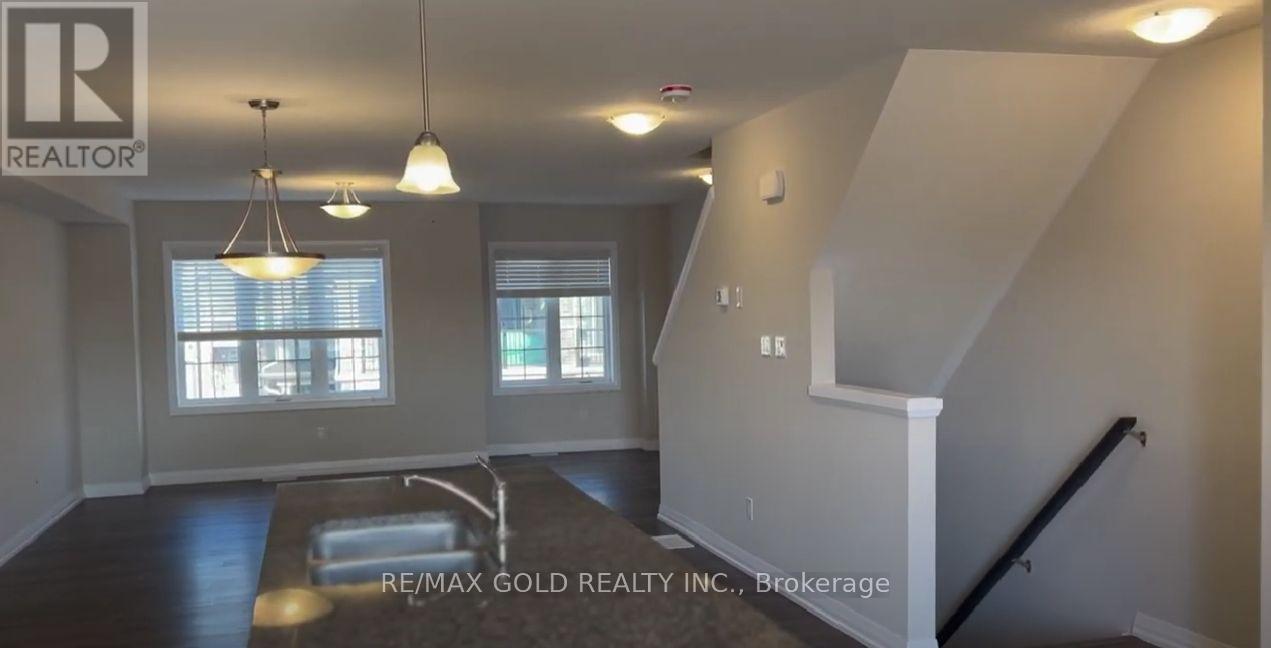 22 Bank Swallow Crescent, Kitchener, Ontario  N2P 2N3 - Photo 6 - X12419283