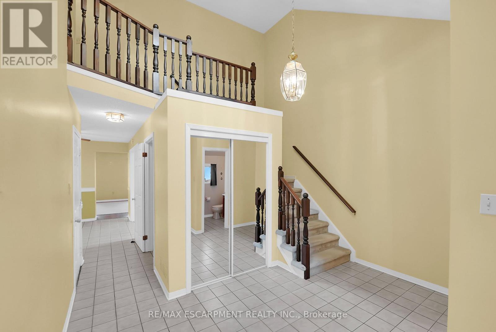 4584 Juniper Court, Lincoln, Ontario  L3J 0C8 - Photo 3 - X12419318
