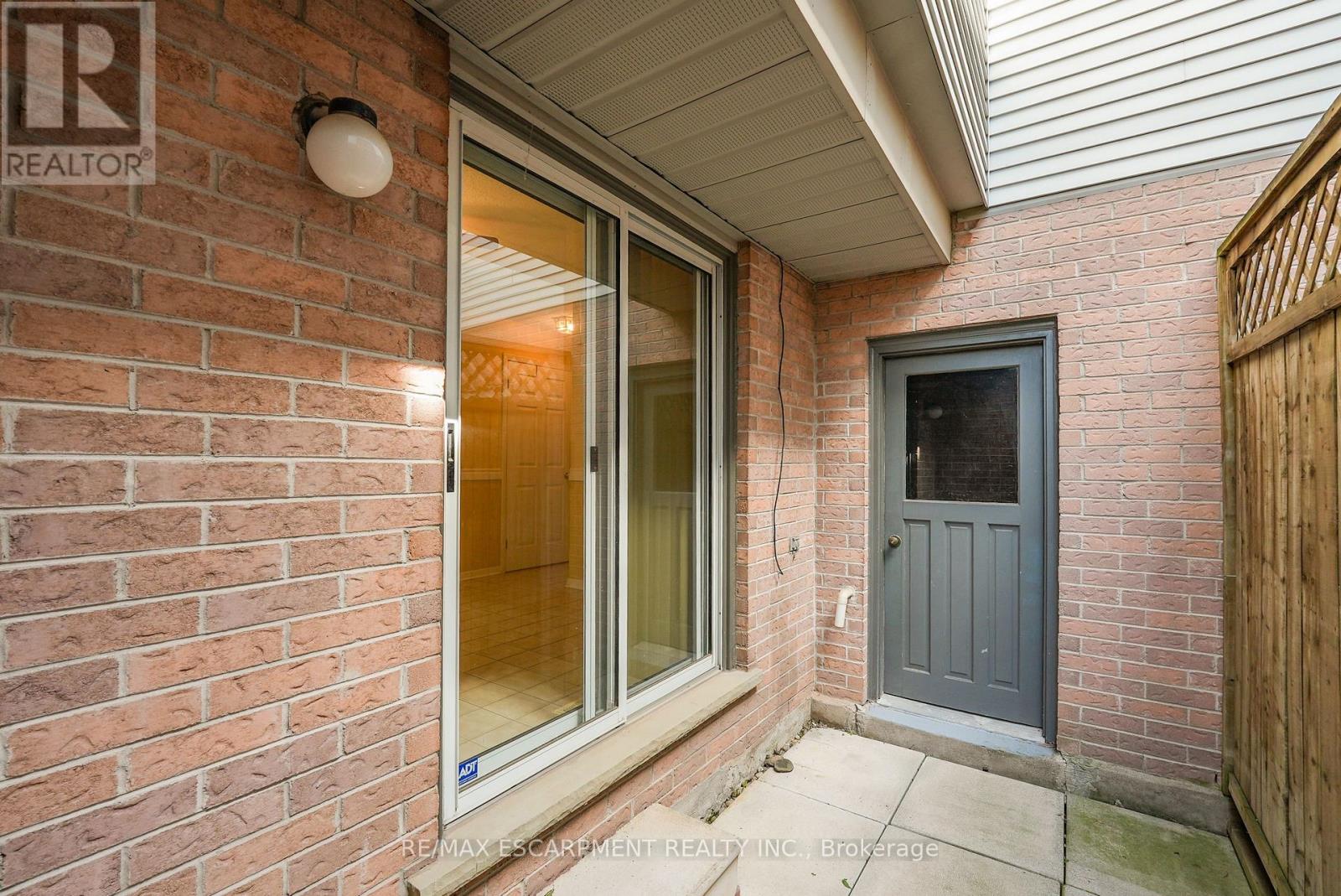 4584 Juniper Court, Lincoln, Ontario  L3J 0C8 - Photo 7 - X12419318