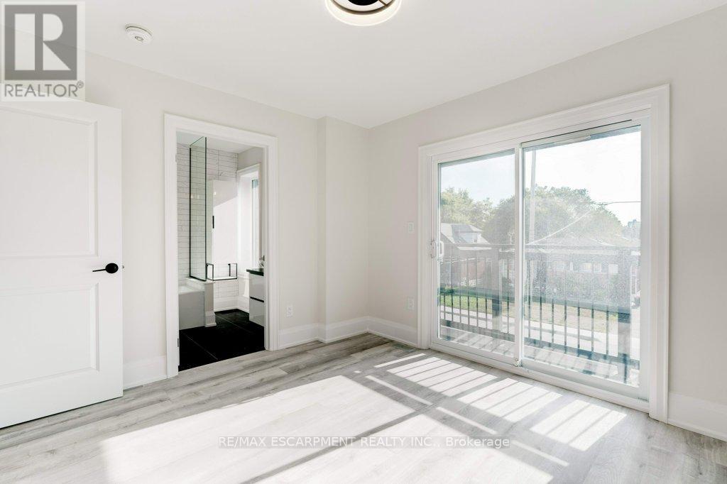 38 East 16th Street, Hamilton, Ontario  L9A 4H9 - Photo 11 - X12419342