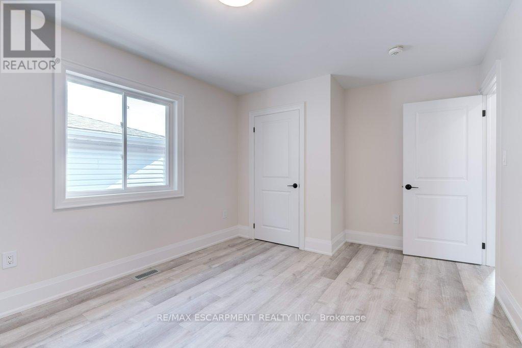 38 East 16th Street, Hamilton, Ontario  L9A 4H9 - Photo 15 - X12419342