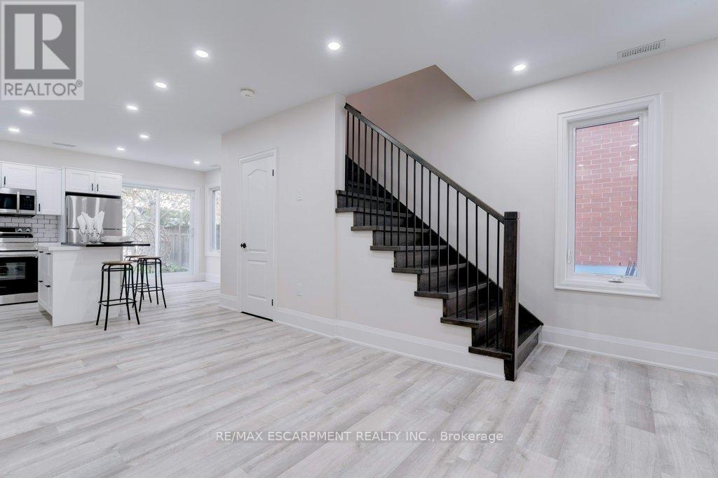 38 East 16th Street, Hamilton, Ontario  L9A 4H9 - Photo 20 - X12419342