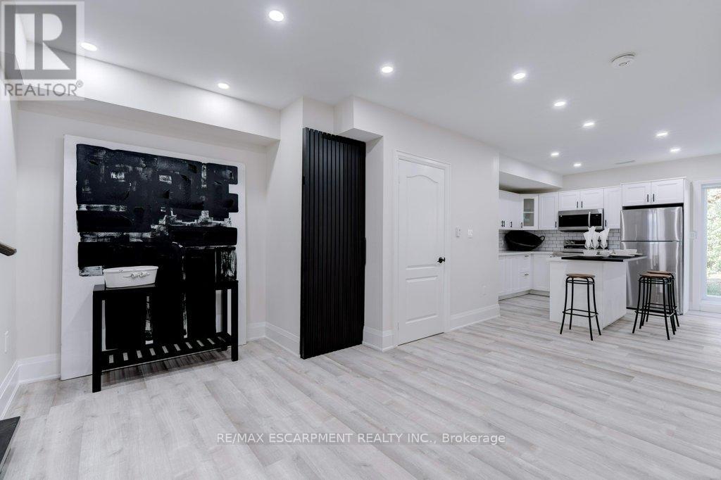38 East 16th Street, Hamilton, Ontario  L9A 4H9 - Photo 24 - X12419342