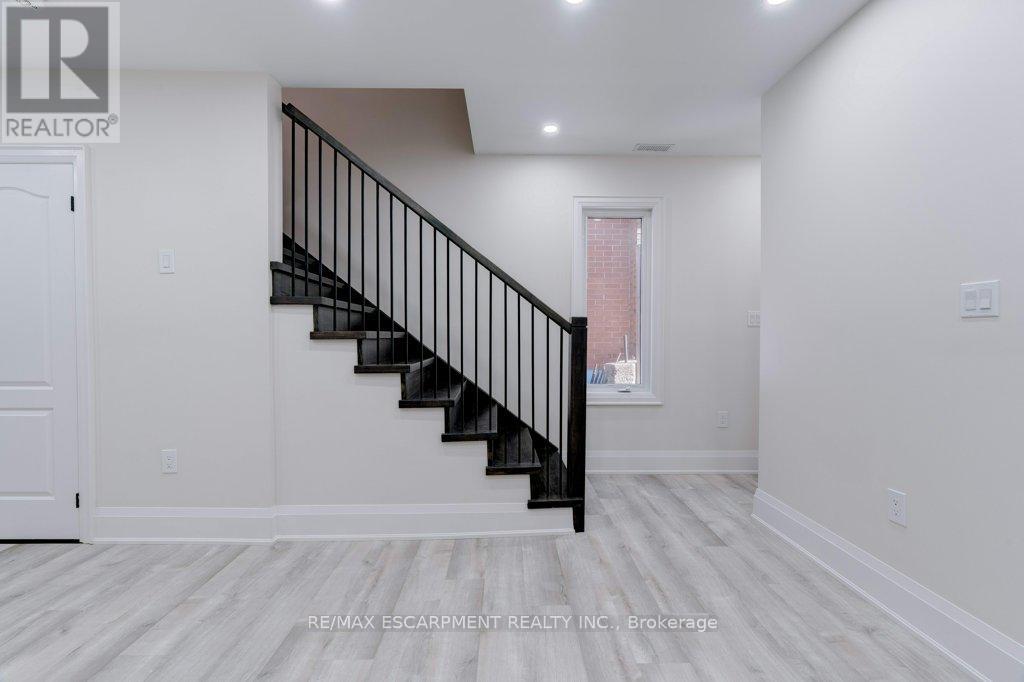 38 East 16th Street, Hamilton, Ontario  L9A 4H9 - Photo 26 - X12419342