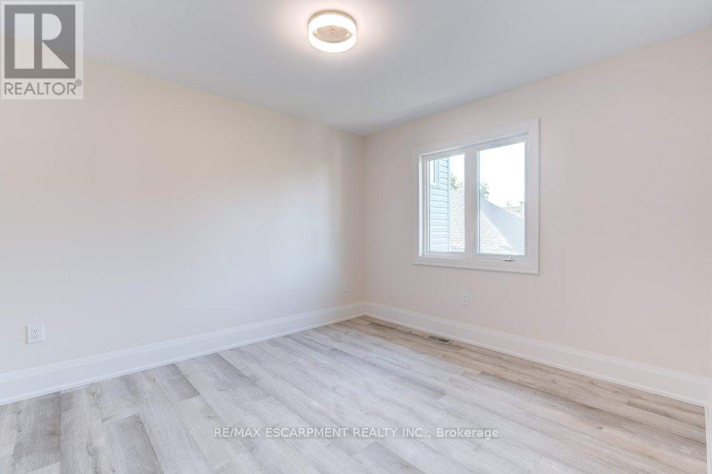 38 East 16th Street, Hamilton, Ontario  L9A 4H9 - Photo 29 - X12419342