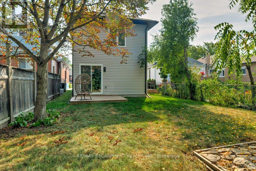 38 East 16th Street, Hamilton, Ontario  L9A 4H9 - Photo 33 - X12419342