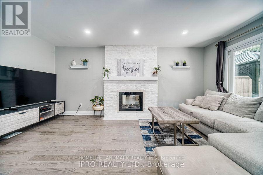1285 Deer Run, Mississauga, Ontario  L5C 3P8 - Photo 16 - W12364679